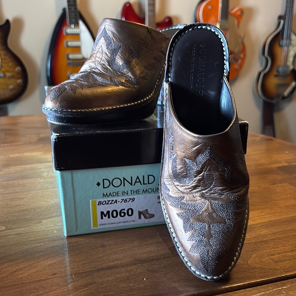 Donald J Pliner Leather Mules - Picture 2 of 7